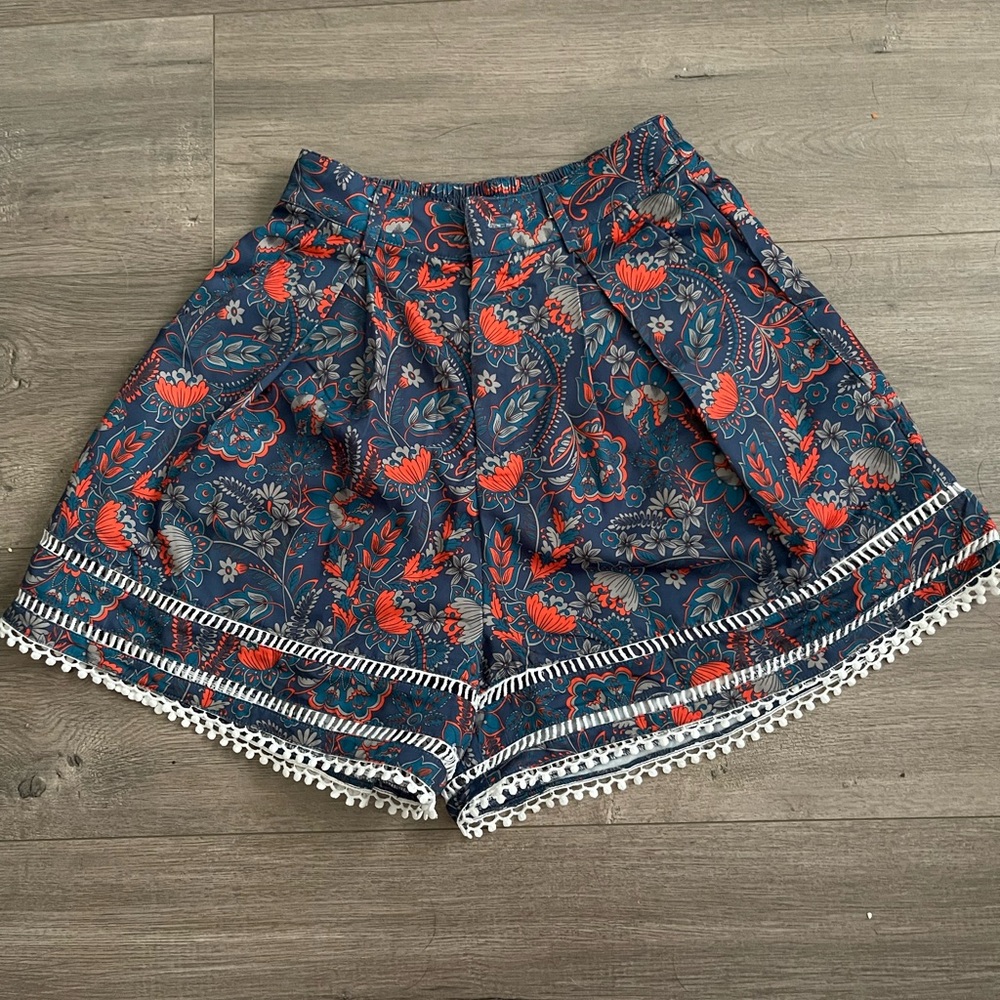 By Egreis shorts